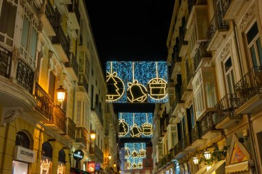 MALAGA, İspanya - 3 Aralık 2022: Malaga, İspanya 'da Marqus de Larios caddesinde Noel süslemeleri