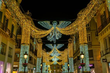 MALAGA, İspanya - 3 Aralık 2022: Malaga, İspanya 'da Marqus de Larios caddesinde Noel süslemeleri