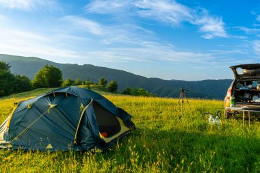 DUBOVE, UKRAINE - 22 Haziran 2021: Apetska dağında kamp, Dubove, Ukrayna 'da Karpatlar 22 Haziran 2021.