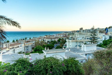 TORREMOLINOS, İspanya - Eylül 04, 2022: Torremolinos, İspanya 'da gün batımı