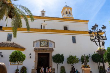 Marbella, İspanya - 11 Eylül 2022: Marbella, İspanya Enkarnasyon Kilisesi 11 Eylül 2022