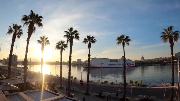 Malaga Spanien Januar 2023 Fähre Bei Sonnenuntergang Hafen Von Malaga — Stockvideo