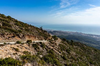 İspanya 'daki Costa del Sol' da Malaga yakınlarındaki Calamorro Dağı 'ndan panoramik manzara