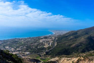 İspanya 'daki Costa del Sol' da Malaga yakınlarındaki Calamorro Dağı 'ndan panoramik manzara
