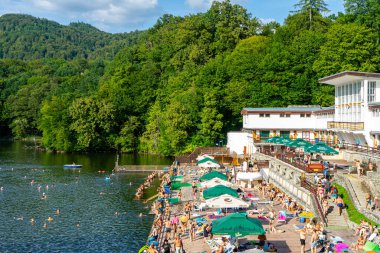 SOVATA, ROMANIA - 24 AĞUSTOS 2022: Balneoclimateric ve çamur tedavileriyle bilinir. Brüksel, Romanya 24 Ağustos 2022