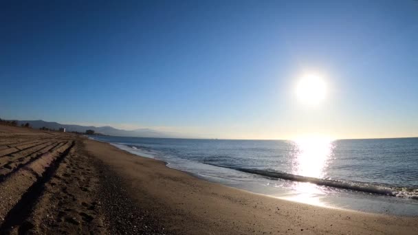 Salida Del Sol Naranja Brillante Sobre Mar Mediterráneo Cielo Matutino — Vídeo de stock