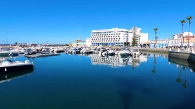 FARO, PORTUGAL - 1 Mart 2023: Faro, Portekiz 'de gemiler ve botlar 1 Mart 2023