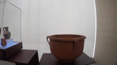 CORDOBA, İspanya - FERBUARY 12, 2023: Medina Azahara 'nın kalıntıları, Cordoba, İspanya' da 12 Şubat 2023 tarihinde güçlendirilmiş bir Arap ortaçağ sarayı şehri