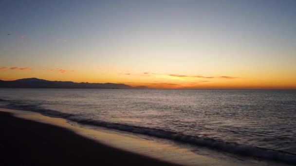 Ljusorange Soluppgång Över Medelhavet Morgonhimmel För Meditation Lugn Havet Costa — Stockvideo