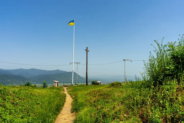 Khust ウクライナ 2021年6月24日 6月24日にウクライナのクストにあるSolotvynoから塩道を守るための要塞として建設されたKhust城の遺跡 — ストック写真