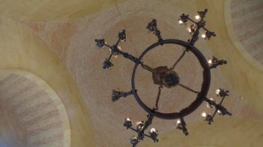 ALMODOVAR DEL RIO, SPAIN - FERBUARY 12, 2023: Almodovar kalesi (Castillo de Almodvar del Ro), 12 Şubat 2023 tarihinde İspanya 'nın Almodovar del Rio kentinde Müslümanların kalesi.