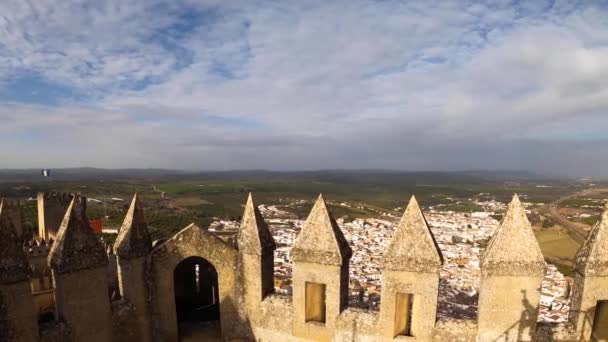 阿尔莫多瓦尔城堡 Spain Ferbuary 2023 2023年2月12日 阿尔莫多瓦尔城堡 Castillo Almodvar Del 西班牙阿尔莫多瓦尔的一座穆斯林城堡 — 图库视频影像