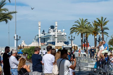 CADIZ, İspanya - 30 Nisan 2023: 30 Nisan 2023 tarihinde İspanya 'nın Cadiz kentinde seyir gemisi