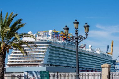 CADIZ, İspanya - 30 Nisan 2023: 30 Nisan 2023 tarihinde İspanya 'nın Cadiz kentinde seyir gemisi