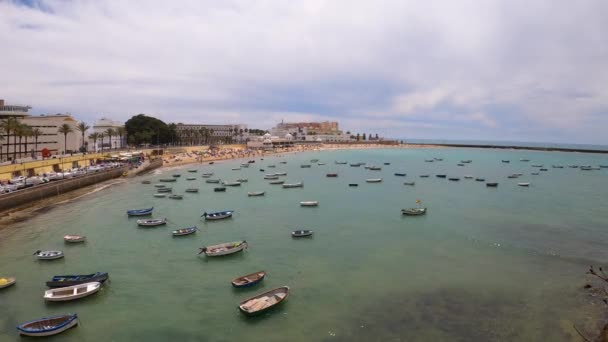 Cadiz España Abril 2023 Barcos Playa Caleta Cádiz España Abril — Vídeo de stock