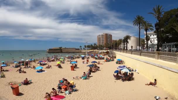 Кадис Испания Апреля 2023 Года Калета Пляж Расположенный Историческом Центре — стоковое видео
