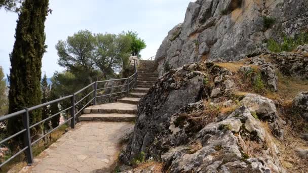 Jaen Espanha Abril 2023 Estrada Pedra Perto Castelo Medieval Santa — Vídeo de Stock