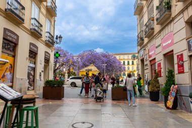 MALAGA, İspanya - 20 Mayıs 2023: Malaga, İspanya 'da Madre de Dios caddesinde yürüyüş (Madre de Dios)