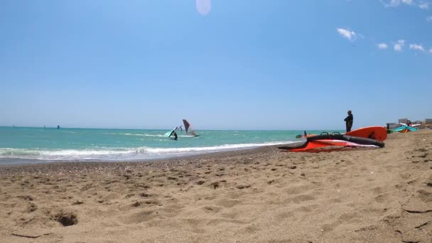 Torremolinos Espanha Maio 2023 Surfistas Praia Torremolinos Espanha Maio 2023 — Vídeo de Stock