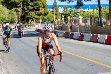 BENALMADENA, İspanya - 13 Mayıs 2023: İspanya 'nın Benalmadena kentindeki Costa del Sol caddelerinde bisiklet yarışları