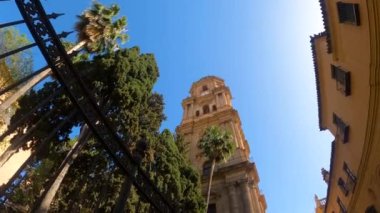 MALAGA, İspanya - 9 Nisan 2023: Rönesans Katedrali - Roma Katolik Kilisesi, 9 Nisan 2023 tarihinde Malaga, İspanya 'da 1528 ve 1782 yılları arasında inşa edilmiştir.