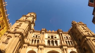 MALAGA, İspanya - 9 Nisan 2023: Rönesans Katedrali - Roma Katolik Kilisesi, 9 Nisan 2023 tarihinde Malaga, İspanya 'da 1528 ve 1782 yılları arasında inşa edilmiştir.