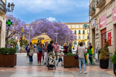 MALAGA, İspanya - 20 Mayıs 2023: Malaga, İspanya 'da Madre de Dios caddesinde yürüyüş (Madre de Dios)