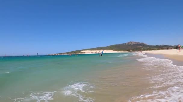 Kitesurfing Plaży Valdevaqueros Cieśnina Gibraltarska Hiszpania — Wideo stockowe