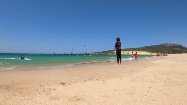 Tarifa España Junio 2023 Kitesurf Playa Valdevaqueros Estrecho Gibraltar Tarifa — Vídeos de Stock