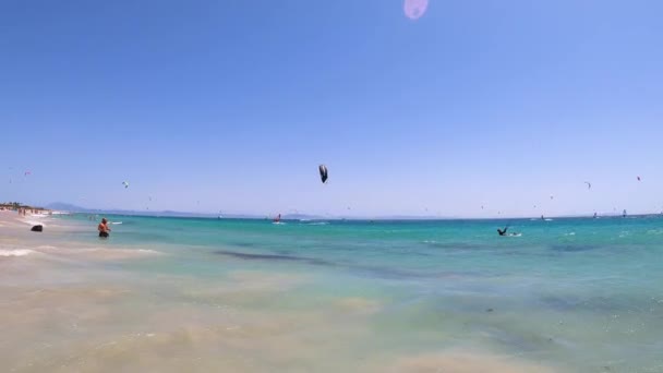 Тарифа Испания Июня 2023 Года Кайтсерфинг Пляже Вальдевакерос Гибралтарский Пролив — стоковое видео