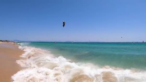 Tarifa Španělsko Června 2023 Kitesurfing Pláži Valdevaqueros Gibraltarský Průliv Tarifě — Stock video