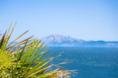 İspanya 'nın Tarifa kentindeki Gibraltar Boğazı' nın panoramik görüntüsü