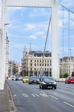 BUDAPEST, HUNGARY - 7 Temmuz 2023: Budapeşte, Macaristan 'da Tuna üzerindeki Elisabeth Köprüsü