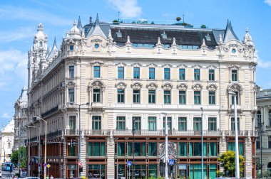 BUDAPEST, HUNGARY - 7 Temmuz 2023: Budapeşte, Macaristan şehir merkezinde yürüyüş 7 Temmuz 2023