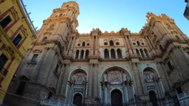 MALAGA, İspanya - 4 Temmuz 2023: Rönesans Katedrali - Roma Katolik Kilisesi, 4 Temmuz 2023 tarihinde Malaga, İspanya 'da 1528 ve 1782 yılları arasında inşa edilmiştir.