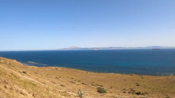 西班牙方面在西班牙塔里法的直布罗陀海峡全景 — 图库视频影像