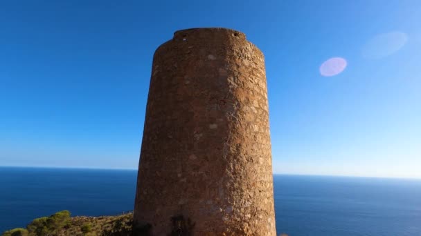 Akdeniz Kıyı Manzarası Tarihsel Torre Vigia Cerro Gordo Yağmacı Korsanlara — Stok video