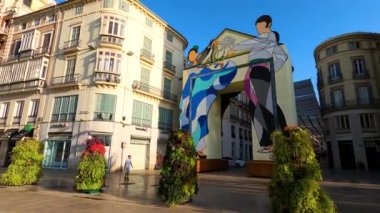 MALAGA, İspanya - 13 Ağustos 2023: 13 Ağustos 2023 'te İspanya' nın Malaga kentindeki Larios Caddesi 'nin başındaki Feria Kapısı