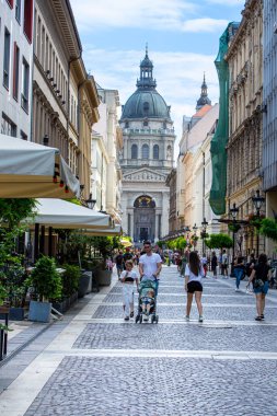 BUDAPEST, HUNGARY - 7 Temmuz 2023: Aziz Stephen Bazilikası, Macaristan 'ın ilk Budapeşte Kralı Stephen' ın anısına Roma katolik katedrali