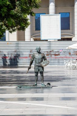 TORREMOLINOS, SPAIN - 16 Temmuz 2023: Pablo Ruiz anıtı İspanya 'nın Torremolinos kentindeki şehir merkezinde 16 Temmuz 2023