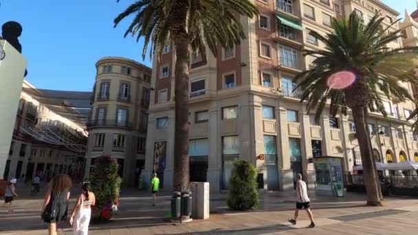 2023年8月13日 スペインのマラガにある歴史的な市内中心部を歩く — ストック動画