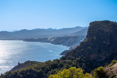 Cerro Gordo 'dan Akdeniz üzerinde gün batımı. La Herradura, Andulasia, Güney İspanya