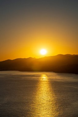 Cerro Gordo 'dan Akdeniz üzerinde gün batımı. La Herradura, Andulasia, Güney İspanya