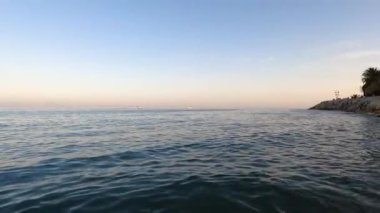 Bajondillo sahilinde gün batımı, Torremolinos 'ta Akdeniz, Malaga, İspanya
