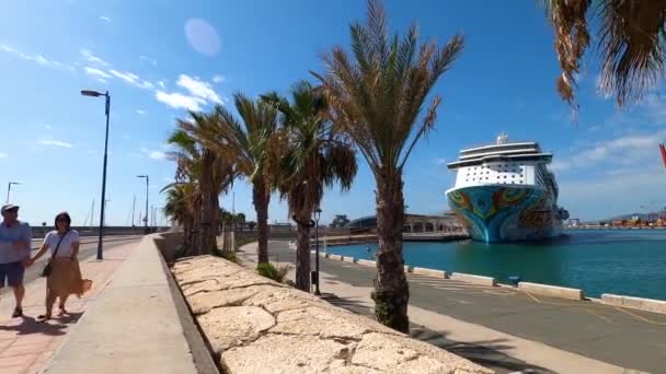 Malaga Spanien September 2023 Kryssningsfartyg Norwegian Getaway Hamnen Malaga Spanien — Stockvideo