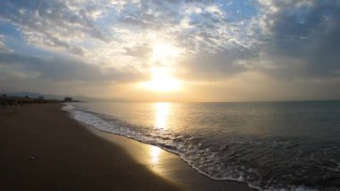 Malaga kıyılarında güzel bir gün doğumu, Costa del Sol, İspanya