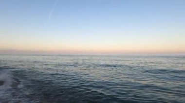 Günbatımı Rincon del Sol plajı üzerinde, Akdeniz Torremolinos, Malaga, İspanya