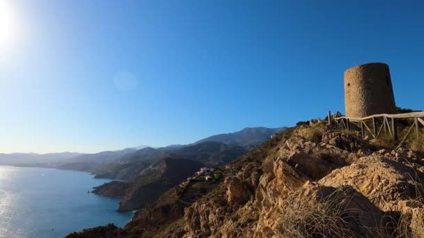 Akdeniz Kıyı Manzarası Tarihsel Torre Vigia Cerro Gordo Yağmacı Korsanlara — Stok video