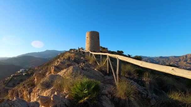 地中海沿岸の風景 歴史的なトレヴィア ゴルドは 海賊を探している時計塔です Herradura アンドラシア 南スペイン — ストック動画