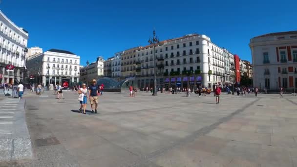 마드리드 스페인 2023년 푸에르타 태양의 마드리드의 광장으로 2023년 마드리드 스페인 — 비디오